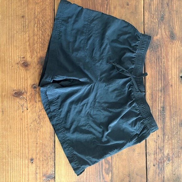 Columbia Shorts - Size Medium - Elastic Waist w/Liner - Picture 1 of 8